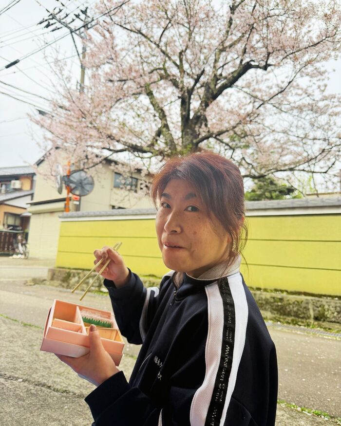 美味しいお弁当に、思わずこの表情！